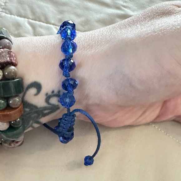 2/$15 Blue adjustable cord bracelet w/faceted blue crystal beads - Picture 10 of 12